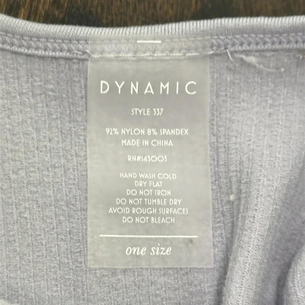 Dynamic Ribbed V-Neck Tank - Picture 3 of 3